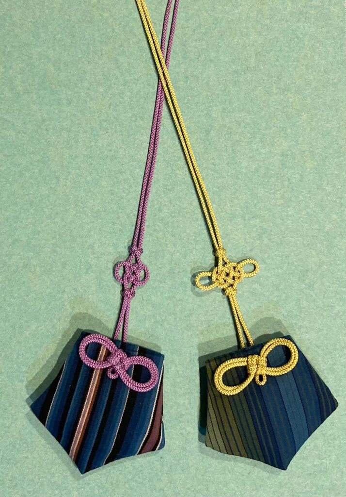 縞縞の生地
五角形の匂い袋
飾り結び　